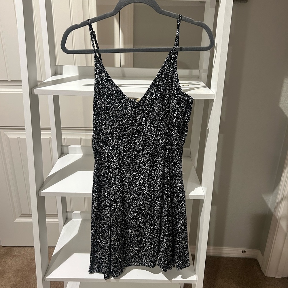 Hollister size small